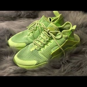 Women Nike Huarache Ultra - SZ 6 - Green